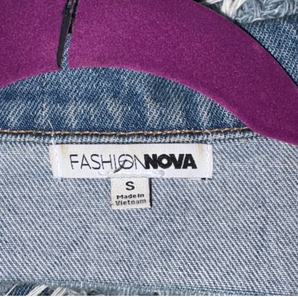 FASHION NOVA Womens Distressed Denim Jacket. Mint condition sz Small!!!